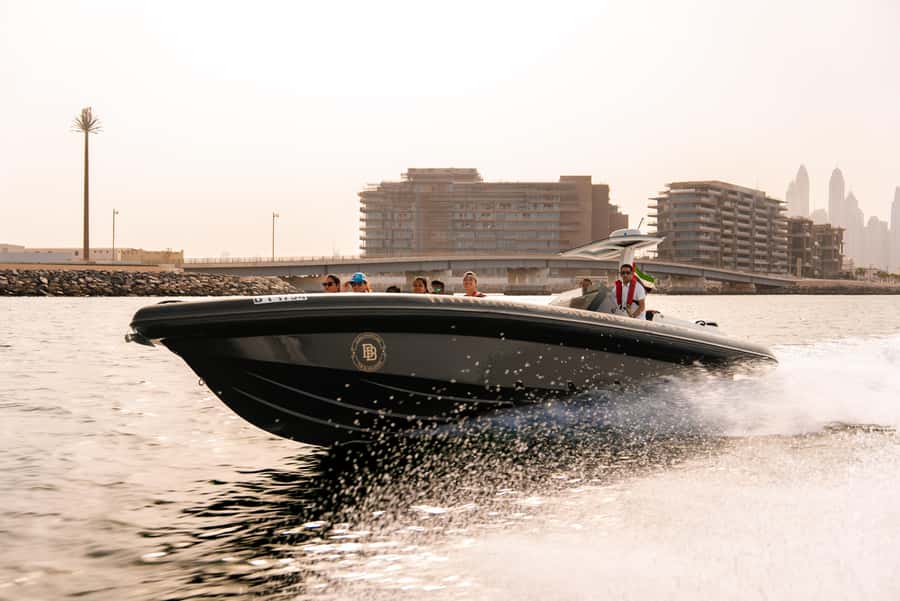 Dubai: 100-Min Speed Boat Tour, Atlantis & Burj Al Arab View - The crew makes it: hosts, captains, and the commentary