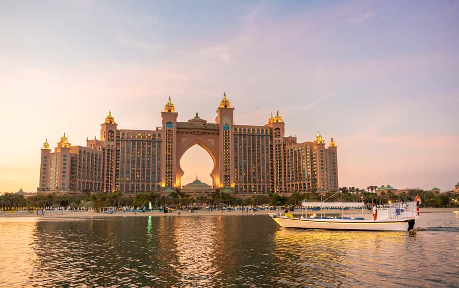 Dubai: Abra Boat Tour in Atlantis, Palm, Ain Dubai & Marina - The Pointe and Jumeirah Beach Residence: sunset-friendly city edges