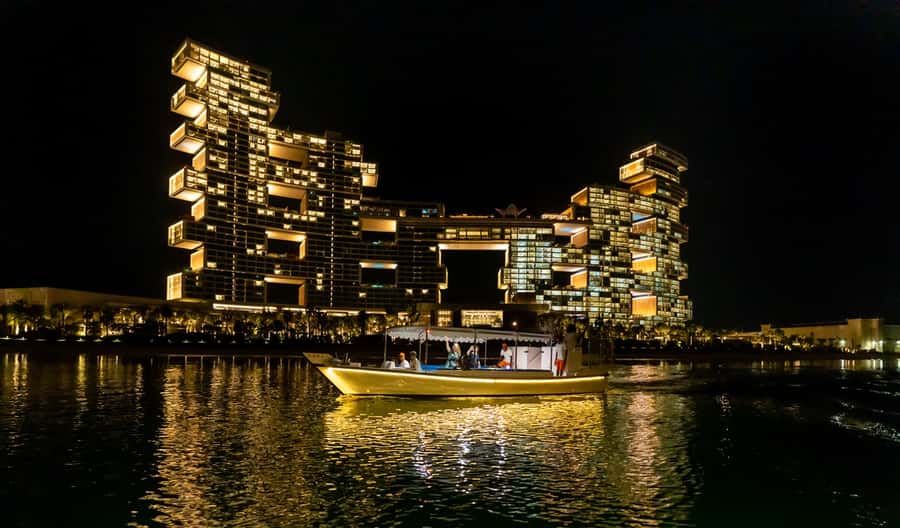 Dubai: Abra Boat Tour in Atlantis, Palm, Ain Dubai & Marina - Dubai Marina and the Dubai skyline: the main payoff