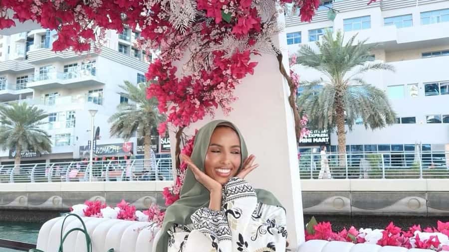 Dubai Marina: Private Boat Tour with Flower - Captains, Photos, and That “They Got Us” Feeling