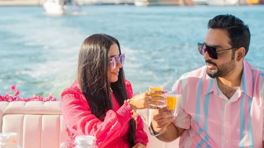 Dubai Marina: Private Boat Tour with Flower - The Flower Floating Lounge: Comfort, Music, and That Private Feeling