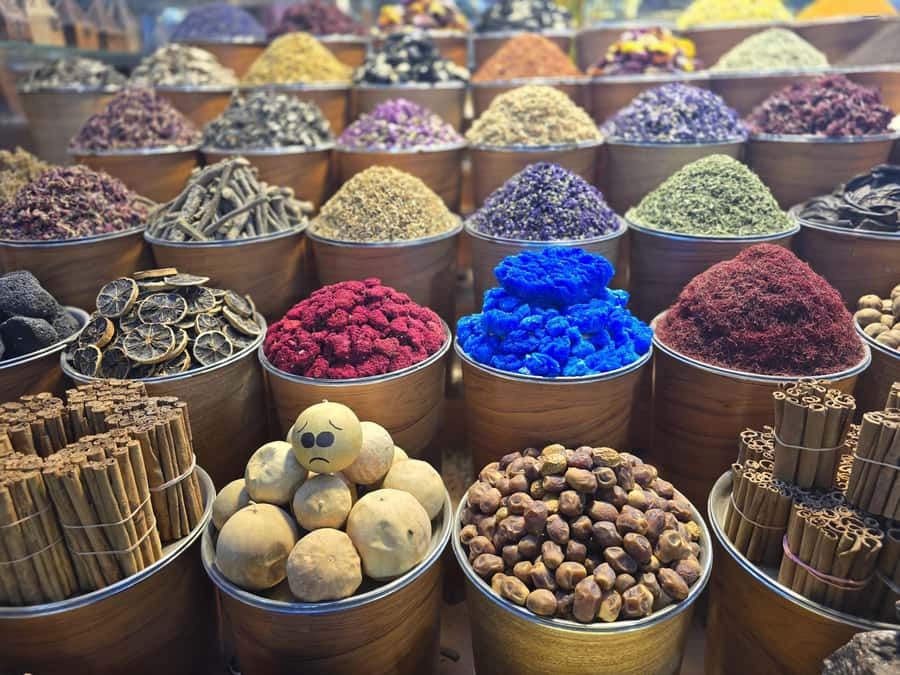 Dubai: Premium Old Town, Street Food, Souks & Boat Ride Tour - Street Food and Drinks: Exactly What to Eat (and When)