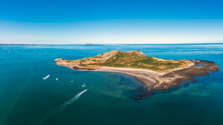 Dublin: Howth Coast and Ireland's Eye Boat Tour - The onboard commentary: live stories and that captain-led feel