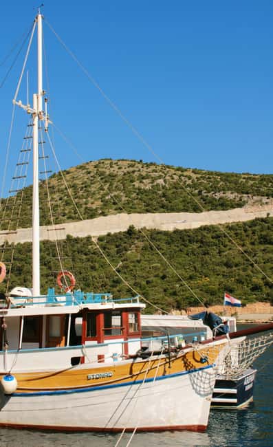 Dubrovnik: Full-Day Blue Cave & Elaphiti Islands Boat Tour - Blue Cave swim: the highlight, with a safety escape route