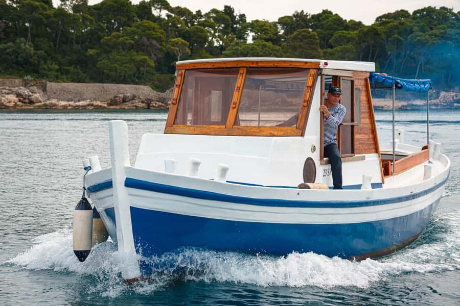 Dubrovnik: Full-Day Blue Cave & Elaphiti Islands Boat Tour - Food and drinks onboard: hydration done the easy way