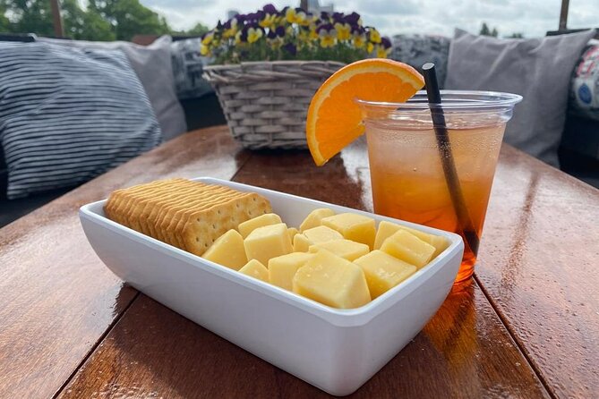 Dutch Cheese & Drinks Guided Amsterdam Boat Tour, All Inclusive - Zeven Bruggen: The Seven Bridges Photo Moment on Reguliersgracht