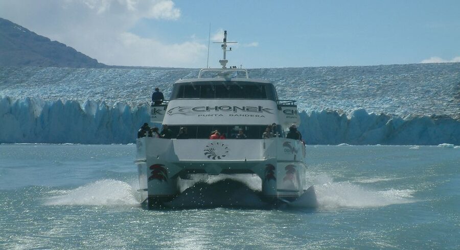 El Calafate: All Glaciers Boat Trip - Captain’s Club upgrade: what you gain, and what can still feel crowded