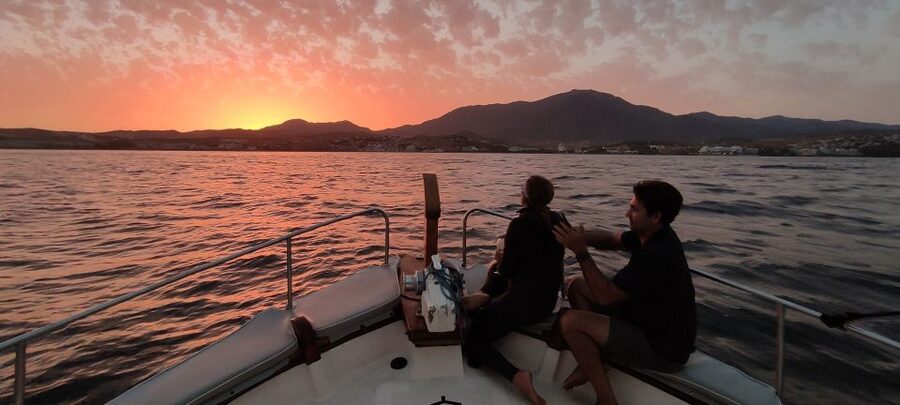 Estepona: Sunset boat trip & Cava & Tapa - Key things to know before you go