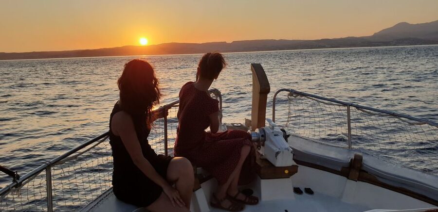 Estepona: Sunset boat trip & Cava & Tapa - Entering the golden hour from Estepona Marina