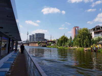 Evening Boat Tour 1.5 hour with our solarcatamaran - Getting to the meeting point at UBER PLATZ