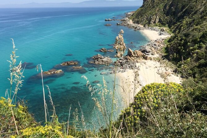 Exclusive boat tour for up to 8 people, beautiful Tropea - Riaci, Formicoli, and Michelino: caves, ruins, and quick paradises
