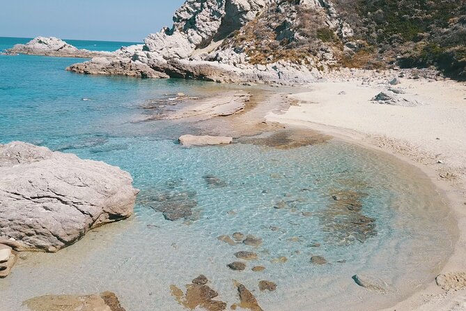 Exclusive boat tour for up to 8 people, beautiful Tropea - Capo Cozzo and Paradiso del sub: channels and Roman fishpond pools
