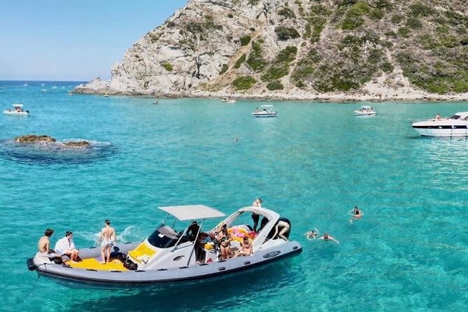 Exclusive boat tour in Tropea. Just you and your family - 4 hours - Spiaggia di Riaci: Scoglio Grande caves and canyon snorkeling