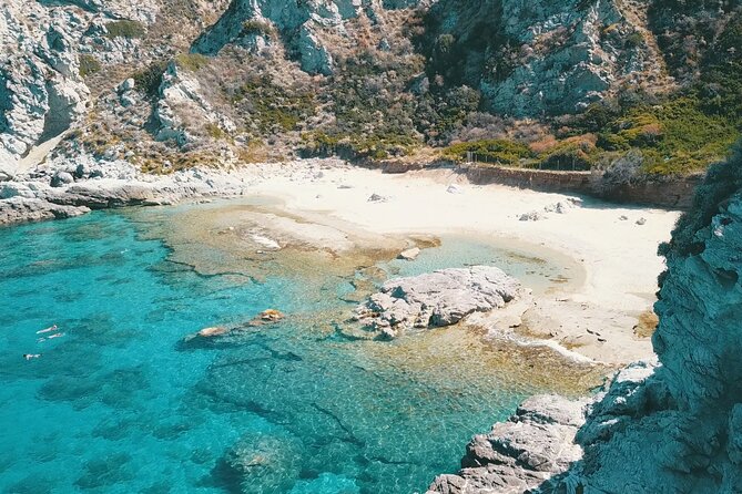 Exclusive boat tour in Tropea. Just you and your family - 4 hours - Grotta dello Scheletro: the cave swim you’ll remember