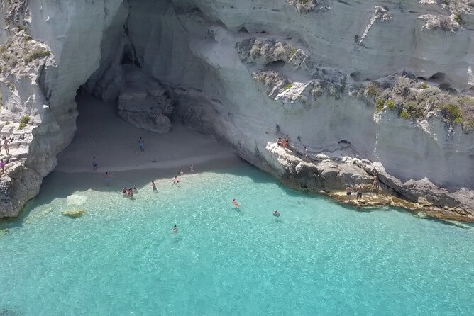 Exclusive boat tour in Tropea. Just you and your family - 4 hours - Capo Vaticano: the opening viewpoint stop