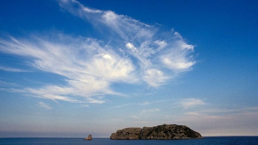 Explore the Medes Islands & Discover the Magic of Estartit! - The return route to Roses: ports, beaches, and long coastal views