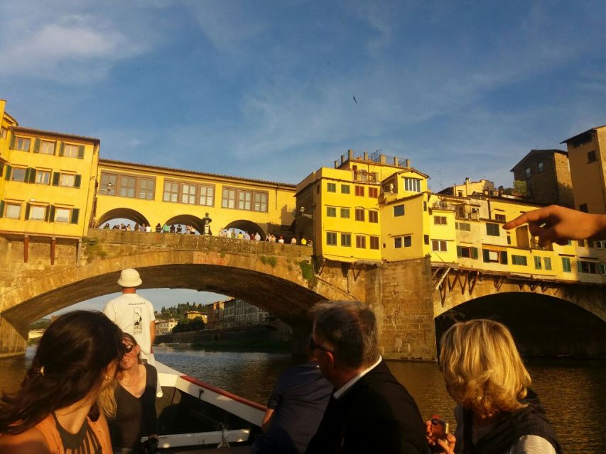 Florence: Guided Gondola Boat Tour with a Glass of Wine - Your one-hour route: Uffizi corridor views to the Ponte crossings