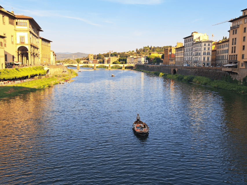 Florence: Guided Gondola Boat Tour with a Glass of Wine - Aperitivo time and the wine: what you actually get