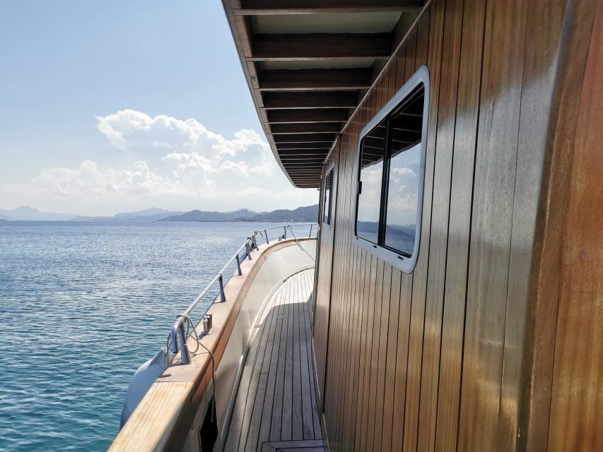 Forio: Ischia Island Boat Tour with Local Lunch and Swimming - Lunch and local snacks: Green Cave time on board