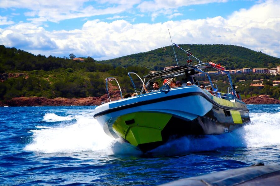 Fréjus: Sea and Creeks Boat Tour with Snorkeling and Drinks - Snorkeling Pitstop: How to Make the Seabed Stop Worth It