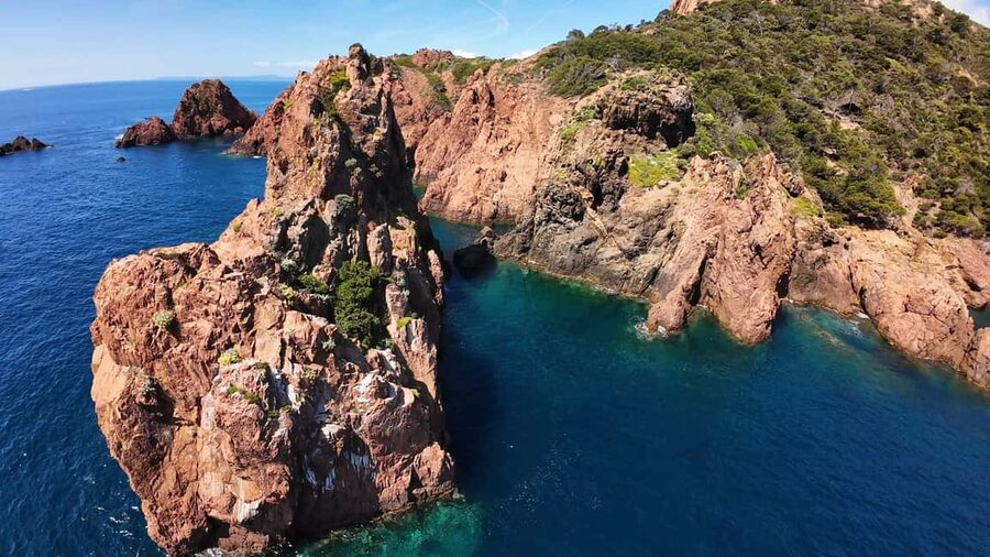 Fréjus: Sea and Creeks Boat Tour with Snorkeling and Drinks - Getting On the Water at 62 Quai d’Agrippa