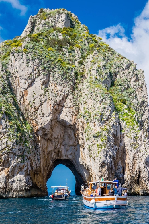 From Amalfi: Group Boat Tour to Capri with Swimming - The 9:30 check-in at the Amalfi pier (and what to look for)
