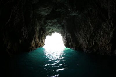From Amalfi: Li Galli Islands and Capri Full-Day Boat Tour - Sailing the Amalfi Coast with a prosecco toast