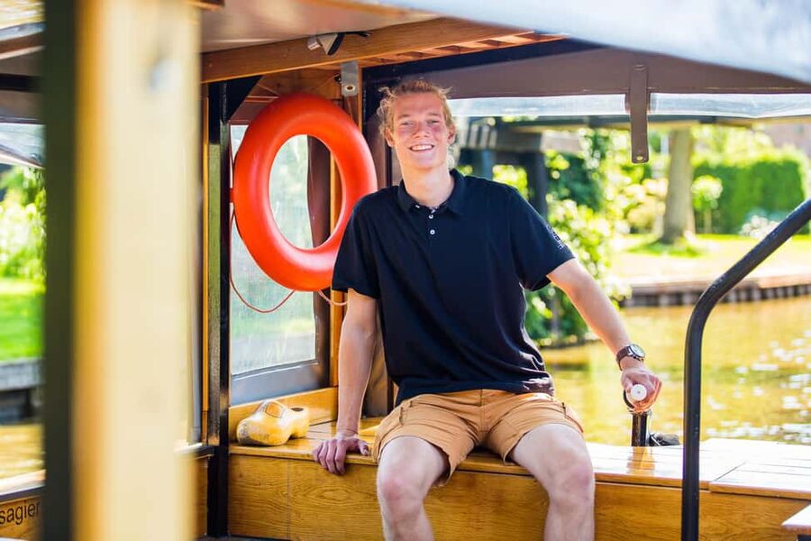 From Amsterdam: Ultimate Giethoorn Experience with Boat Tour - Giethoorn village time: where you slow down on purpose