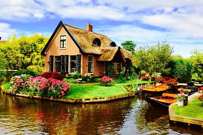 From Amsterdam: Zaanse Schans, Volendam, Giethoorn with Boat Tour - Guides make the difference: what to expect from the people running the day