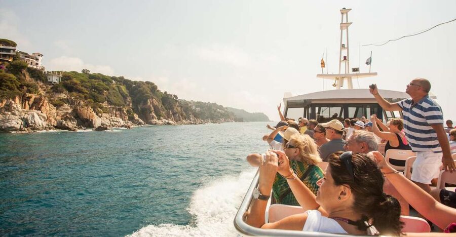 From Barcelona: Costa Brava Day Tour with Boat Trip - Morning Start at Estació del Nord: How the day really begins