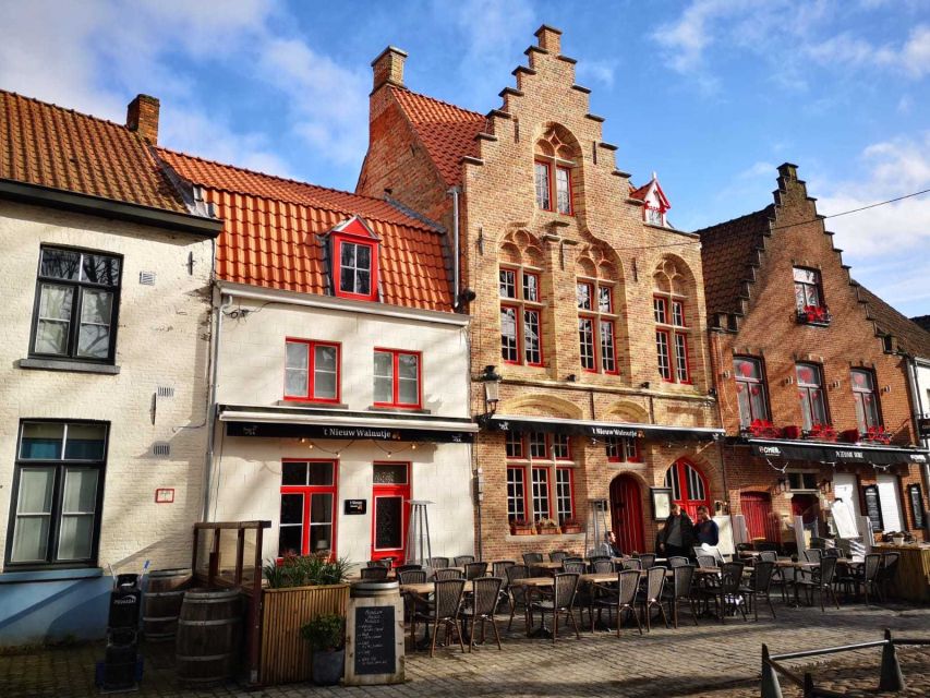 From Brussels: Bruges Day Trip with Boat Tour Option (ENG) - Entering the quiet side: Lake of Love and Minnewaterpark