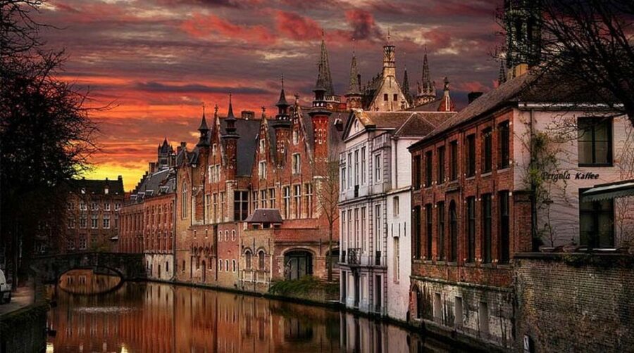 From Brussels: Bruges Day Trip with Boat Tour Option (ENG) - Timing, crowds, and comfort: making the most of a long day