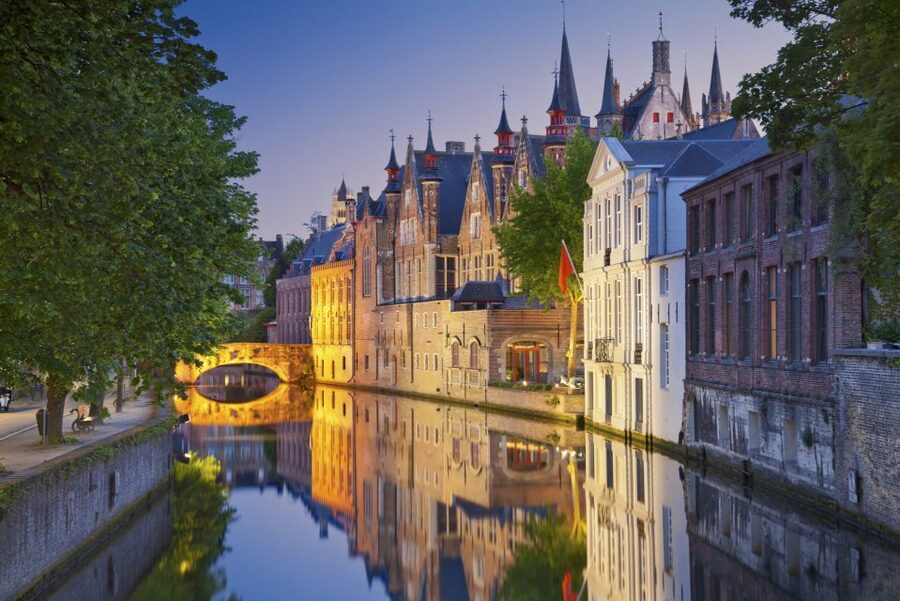 From Brussels: Bruges Day Trip with Boat Tour Option (ES) - From Brussels to Bruges: the 9.5-hour rhythm that shapes your day