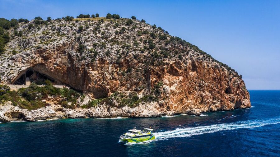 From Cala Ratjada: East Coast Glass-Bottom Boat Trip - On the water: comfort, timing, and how to avoid a miserable trip