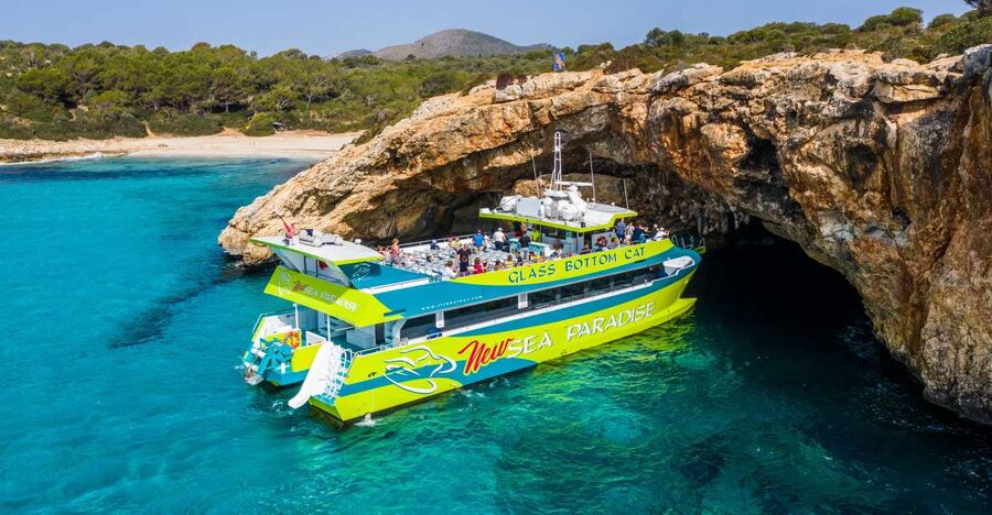 From Calas de Mallorca: Scenic Glass Bottom Boat Tour - Getting from Calas de Mallorca to the water: the practical setup