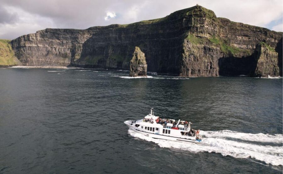 From Dublin: Cliffs of Moher, Boat Tour & Aillwee Cave - Morning pickup at Molly Malone: start clean and start early
