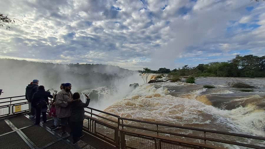 From Foz do Iguaçu: Iguazú Falls Boat Ride Argentina - Pace, Photos, and the 5.5-Hour Circuit: How to Make It Feel Relaxed