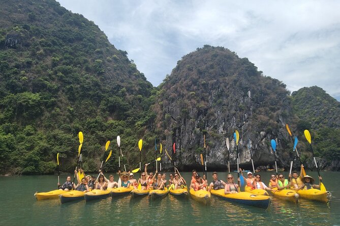From Ha Noi/Cat Ba: Full-Day Cruise to Lan Ha bay - Ha Long Bay - Stop 1 in Lan Ha Bay: paddling the southern waters and Cai Beo’s fishing life