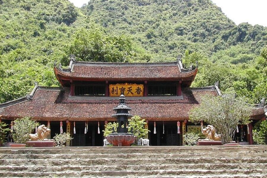 From Hanoi: Perfume Pagoda Tour and Yen Stream Boat Ride - Thien Tru Pagoda: The 18th-Century Stop Most People Remember