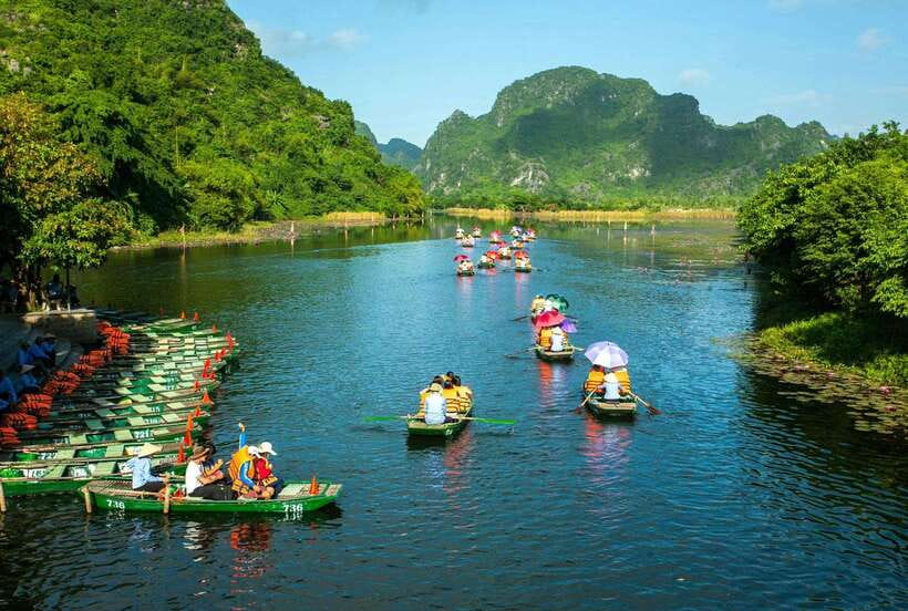 From Hanoi: Tam Coc Boat Trip and Hoa Lu & Mua Cave Tour - Lunch and the In-Between Time: Keeping the Day Comfortable