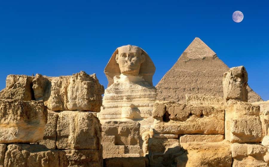 From Hurghada: Pyramids and Egyptian Museum Tour & Boat Ride - Hurghada pickup and the road to Cairo: comfort vs. reality