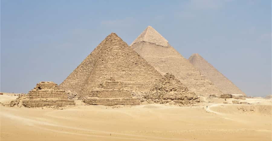 From Hurghada: Pyramids and Egyptian Museum Tour & Boat Ride - Guides make or break the experience