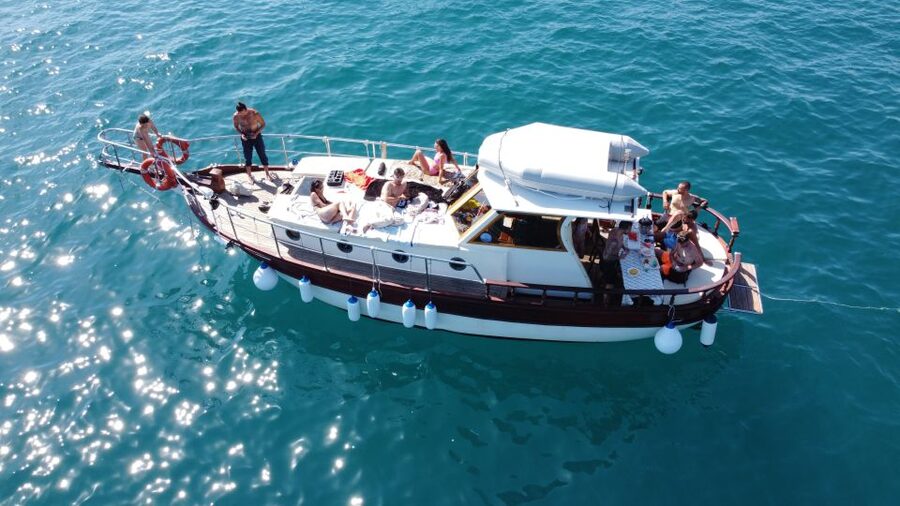 From La Spezia: Cinque Terre Boat Tour with Lunch and Wine - Swim stops built for real breaks: Le Rosse, Monesteroli, Il Canneto, and Guvano