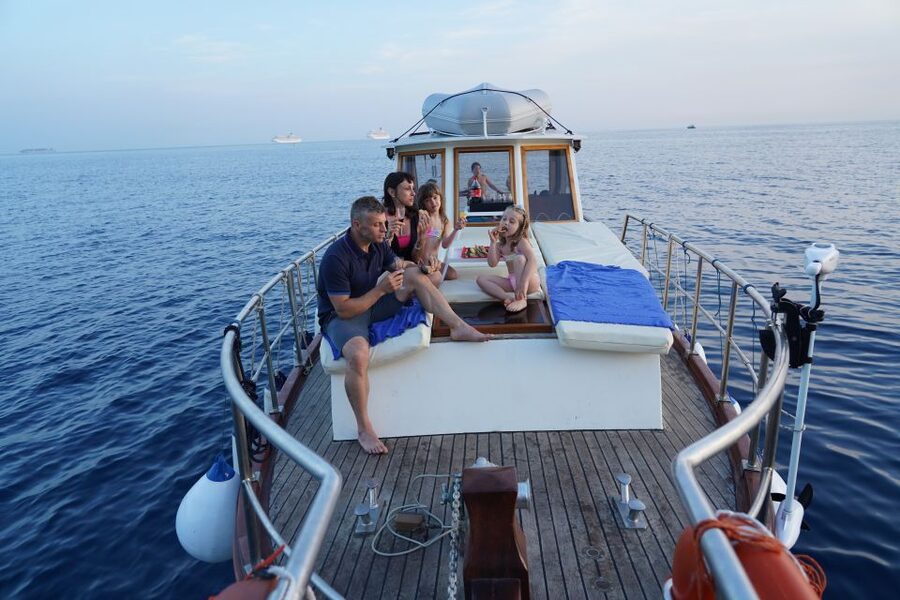 From La Spezia: Cinque Terre Boat Tour with Lunch and Wine - Group size, comfort, and sea conditions: the stuff that can make or break the day
