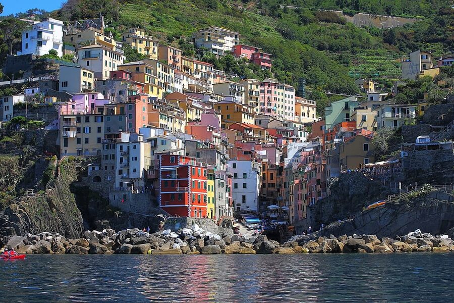 From La Spezia: Cinque Terre Full-Day Boat Tour - Why this Cinque Terre boat day beats train-and-view days