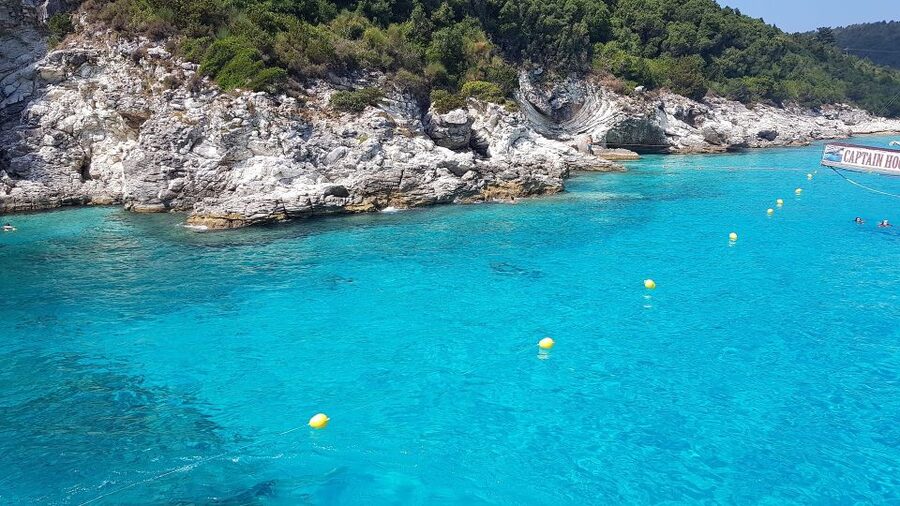 From Lefkimmi: Paxos, Antipaxos & Blue Caves Boat Tour - Corfu pickup to Antipaxos: getting set for a full day