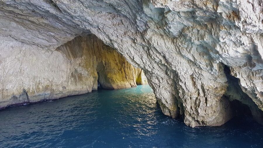From Lefkimmi: Paxos, Antipaxos & Blue Caves Boat Tour - Best for swimmers and wanderers