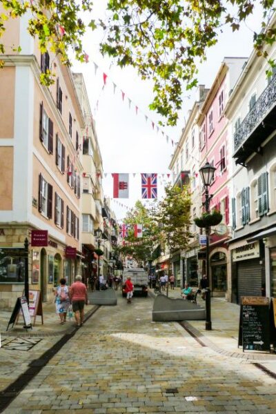 From Malaga: Day trip to Gibraltar and Dolphin Boat Tour - From Málaga pickup to La Línea border crossing: what to expect