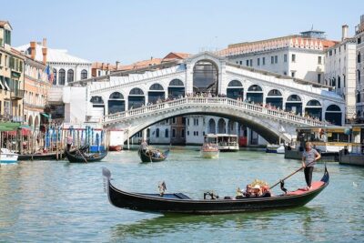 From Milan: Venice Full-Day Guided Tour With Boat Ride - Grand Canal views from the boat to San Marco (and why it matters)