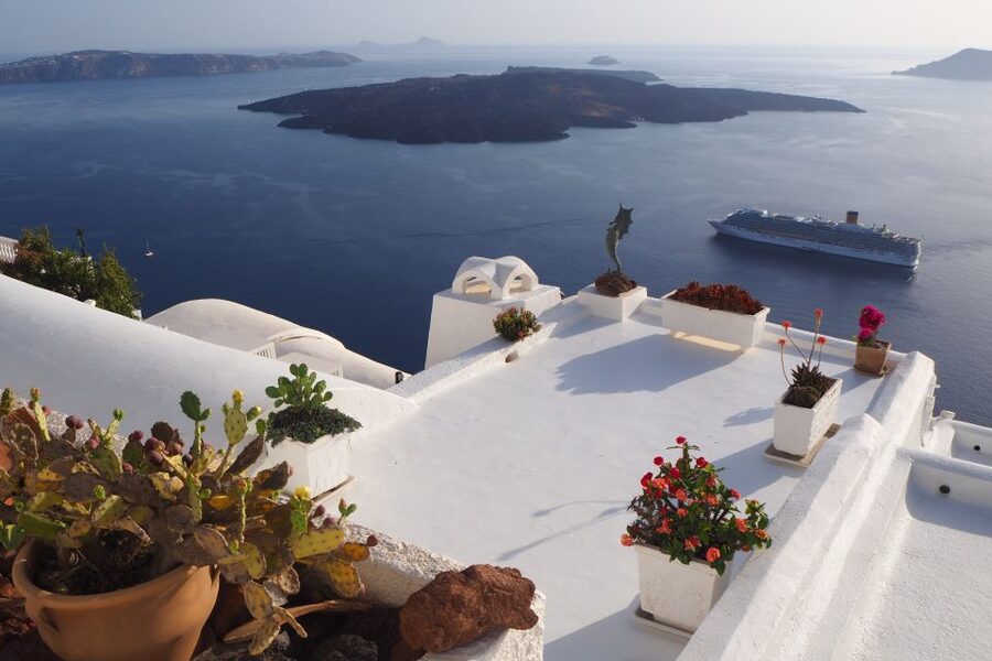 From Naxos: Full-Day Boat Trip to Santorini - Who this Naxos-to-Santorini boat day trip suits best